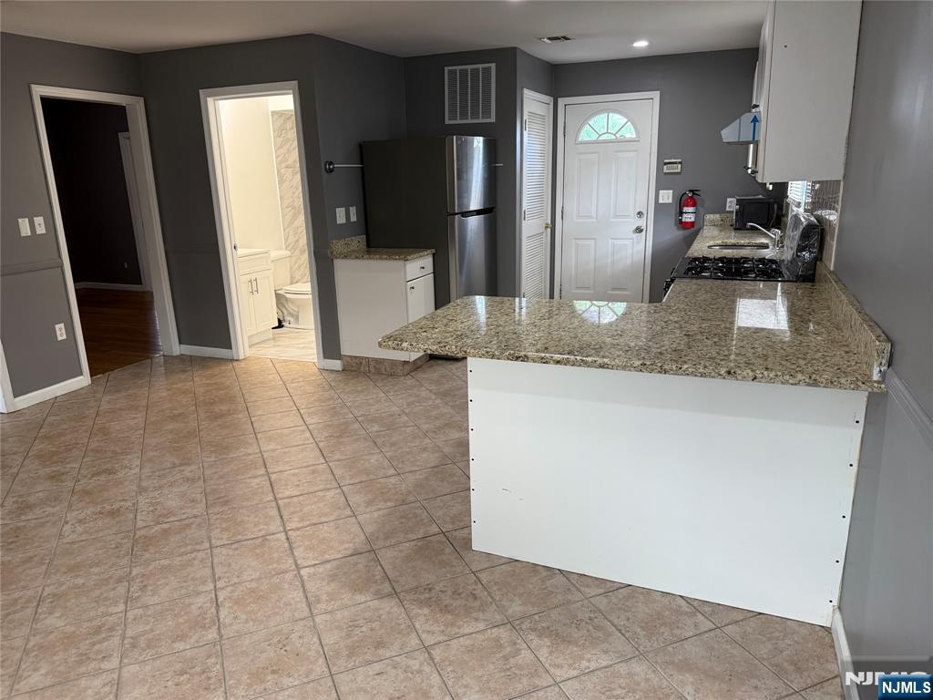 Rental Property at 370 Davis Ave, Kearny, New Jersey - Bedrooms: 3 
Bathrooms: 1 
Rooms: 7  - $2,600 MO.