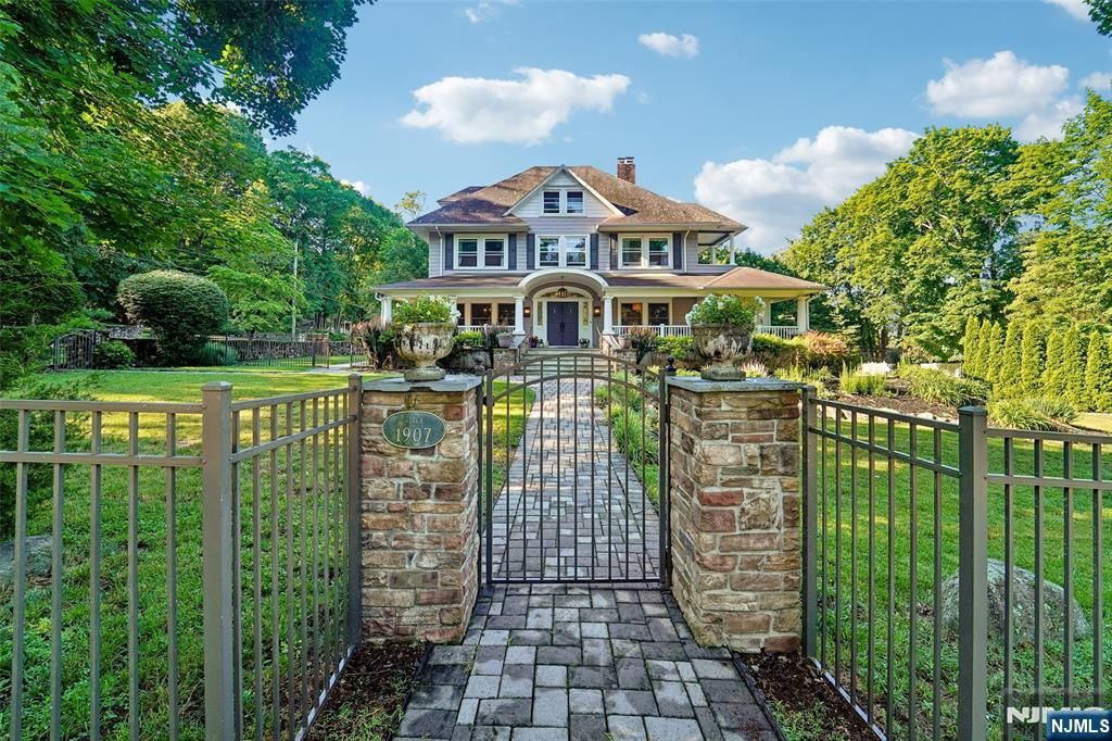 Photo of 30 Olney Road, Mahwah, NJ 07430 (MLS # 26023972)