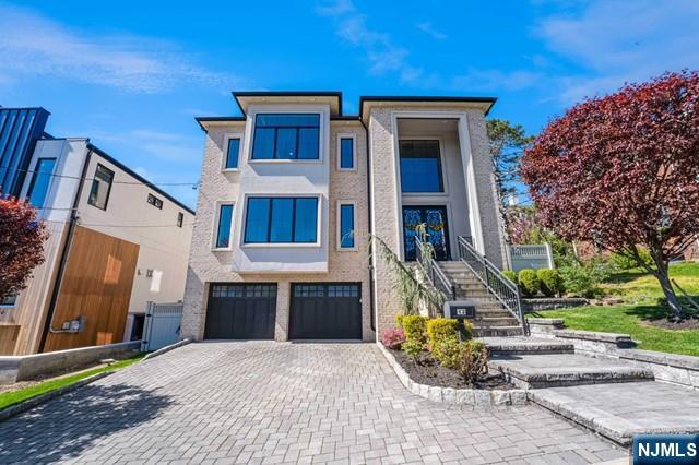 12 Cortland Place, Cliffside Park, New Jersey - 5 Bedrooms  
6.5 Bathrooms  
12 Rooms - 