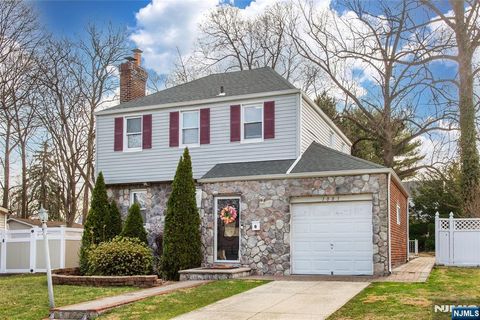 1085 Julia Street Teaneck NJ 07666