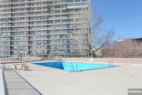 6040 Boulevard E 21j West New York NJ 07093