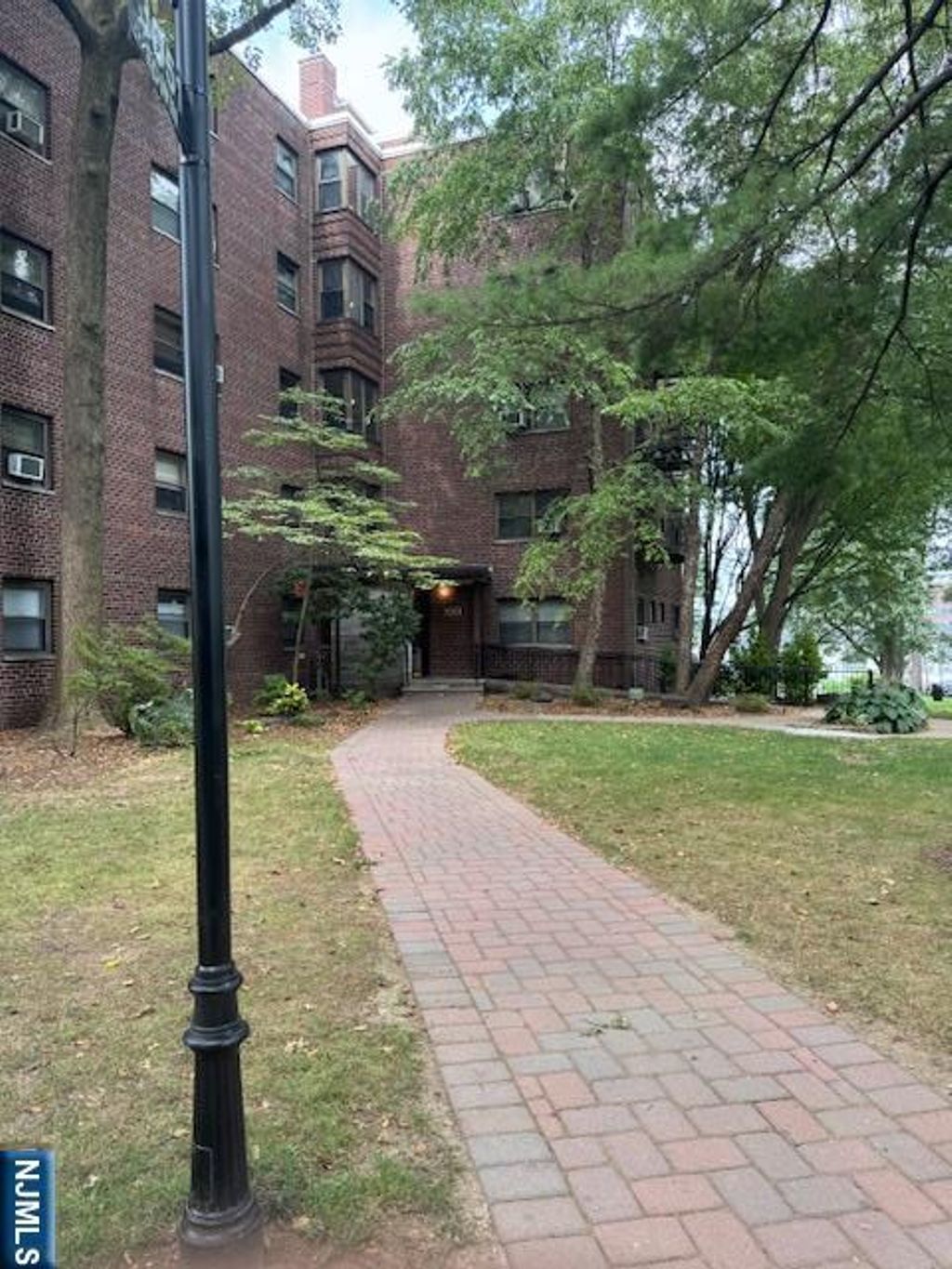 Photo of 3051 Edwin Ave #1B, Fort Lee, NJ 07024 (MLS # 25038200)