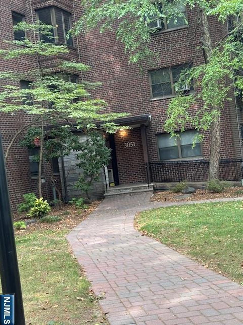 Photo of 3051 Edwin Ave #1B, Fort Lee, NJ 07024 (MLS # 25038200)