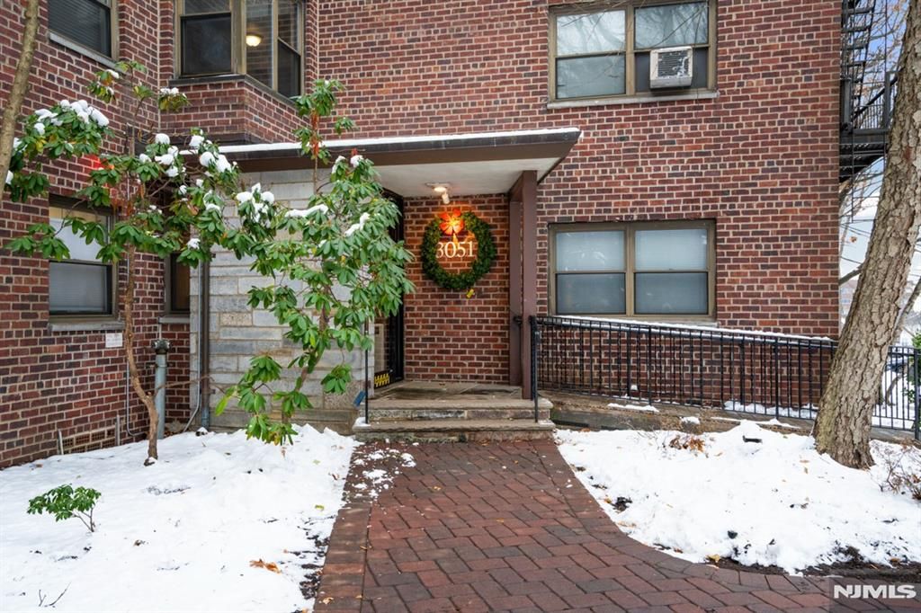 Photo of 3051 Edwin Ave #1B, Fort Lee, NJ 07024 (MLS # 25038200)