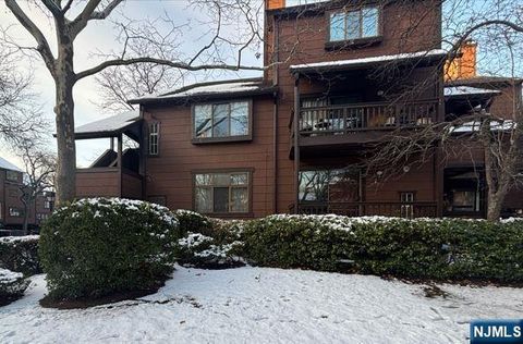 Photo of 224 Sandcastle Ky #224, Secaucus, NJ 07094 (MLS # 25040885)