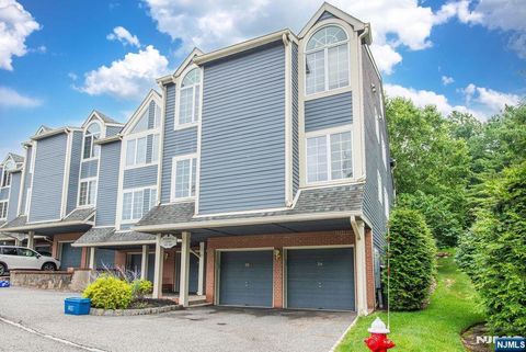 Photo of 314 Sturbridge Court, Ramsey, NJ 07446 (MLS # 26025396)