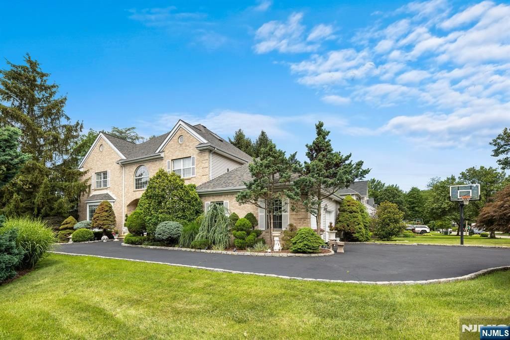 Photo of 163 Rutherford Road, Mahwah, NJ 07430 (MLS # 25033856)