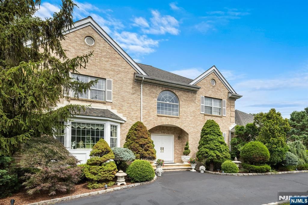 Photo of 163 Rutherford Road, Mahwah, NJ 07430 (MLS # 25033856)