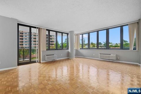 100 Carlyle Drive 5DN Cliffside Park NJ 07010