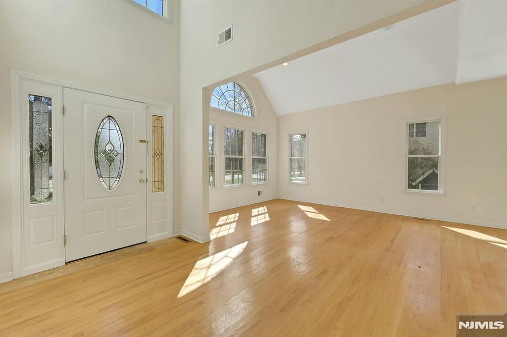 Photo of 62 E Crescent Ave, Mahwah, NJ 07430 (MLS # 26009168)