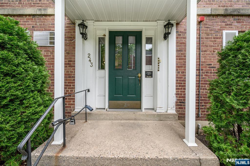 243 Johnson Avenue L5