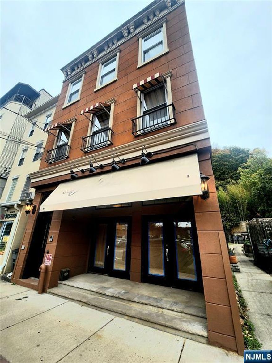 Excellent, spacious retail space located on New Jersey's Gold Coast in the booming town of Edgewater! You have the entire first floor of a one of a kind four story brownstone. Situated smack in the middle of Old River Rd. in Historic Shady Side, this space is surrounded by popular restaurants and shops with plenty of parking! The storefront features side by side double doors that open up to a scenic view of the public park directly across the street. Close to public transportation which includes the bus, train, and ferries that travel back and forth to Manhattan. A flexible floor plan allows you to make this welcoming space, that is just steps away from the Hudson River, as limitless as your dreams and imagination!