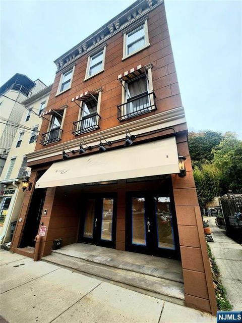 Photo of 260 Old River Road, Edgewater, NJ 07020 (MLS # 25031453)