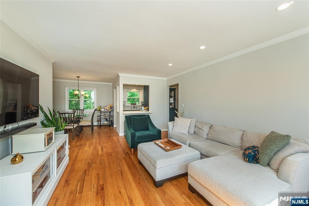 59 Roseland Avenue 23