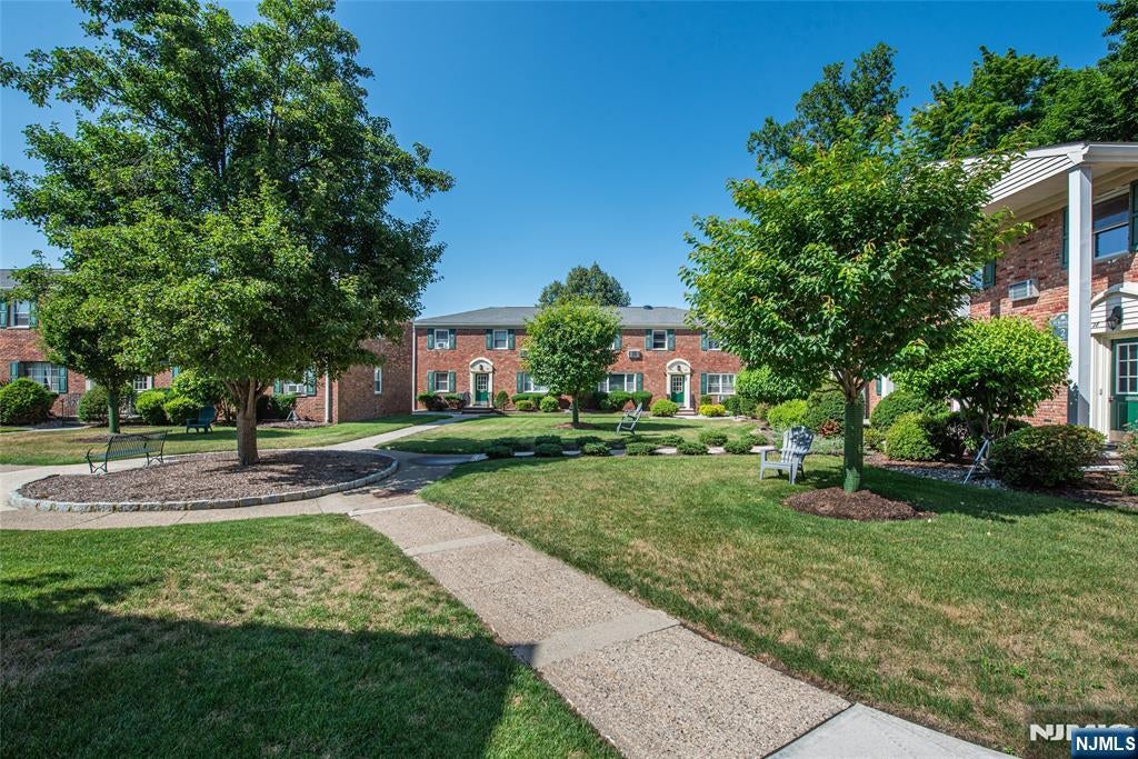 59 Roseland Avenue 23