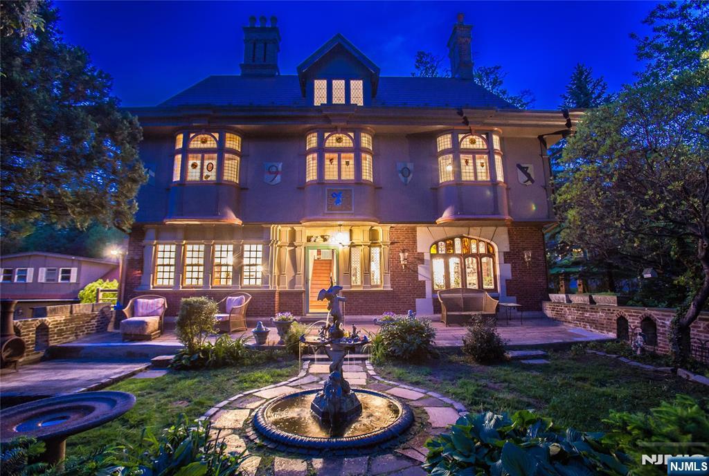 80 Cedar Street, Millburn, New Jersey - 6 Bedrooms  
3 Bathrooms  
12 Rooms - 