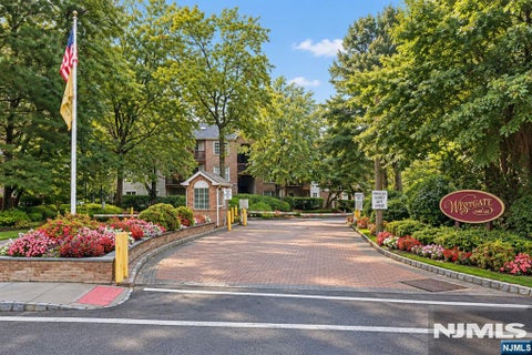 Photo of 252 Village Circle Drive #1121, Fort Lee, NJ 07024 (MLS # 26039382)
