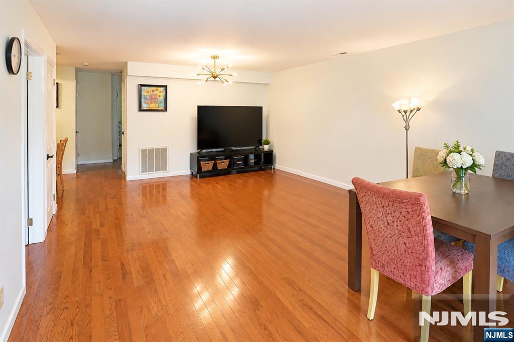252 Village Circle Drive 1121