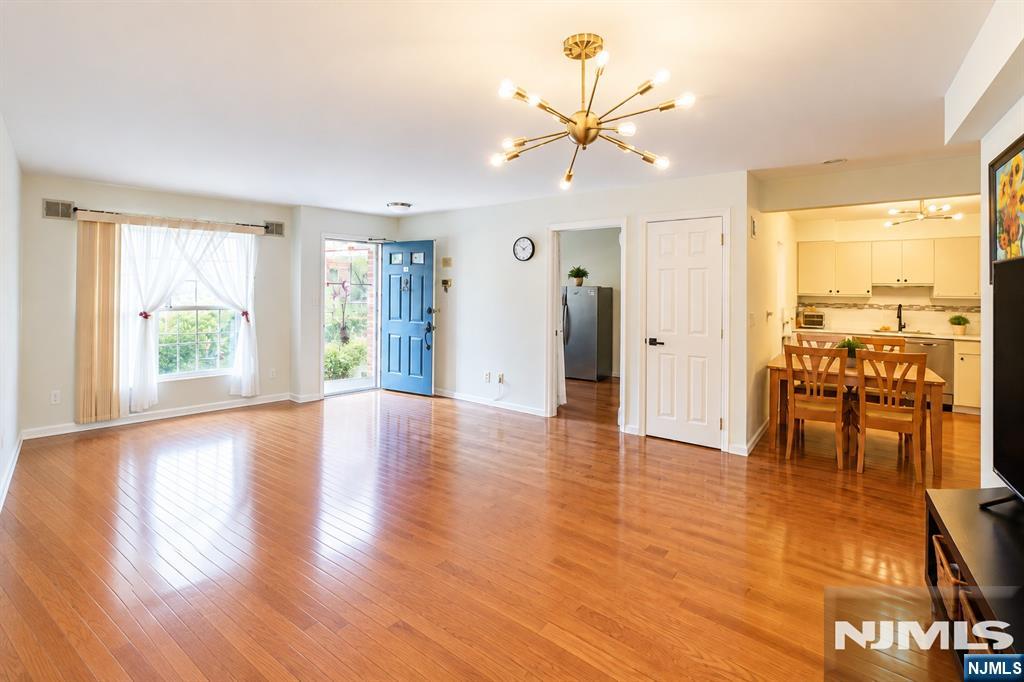 252 Village Circle Drive 1121