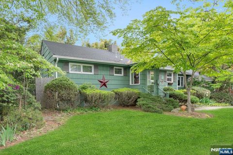 Photo of 335 Bradley Avenue, Northvale, NJ 07647 (MLS # 26017048)