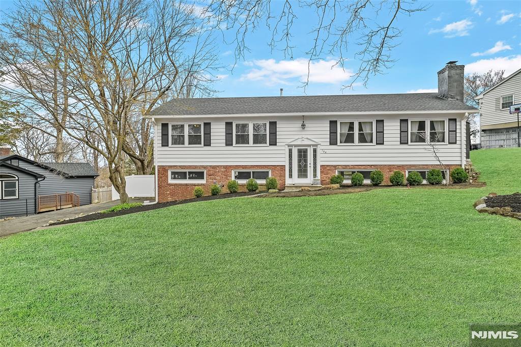 104 Summit Rd, Sparta, New Jersey - 4 Bedrooms  
2 Bathrooms  
9 Rooms - 