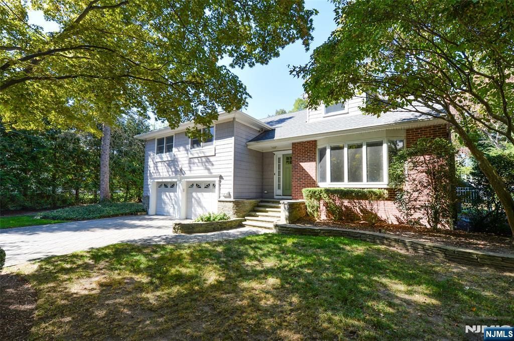 Photo of 7 Ferris Court, Ho-Ho-Kus, NJ 07423 (MLS # 25036615)