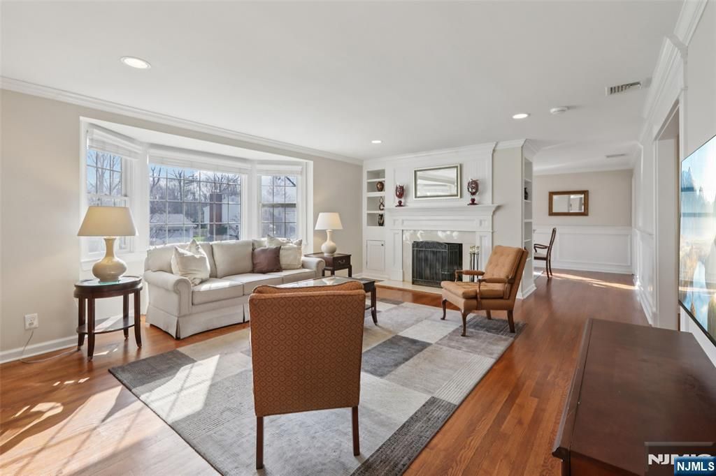 Photo of 395 Frances Place, Wyckoff, NJ 07481 (MLS # 26011859)