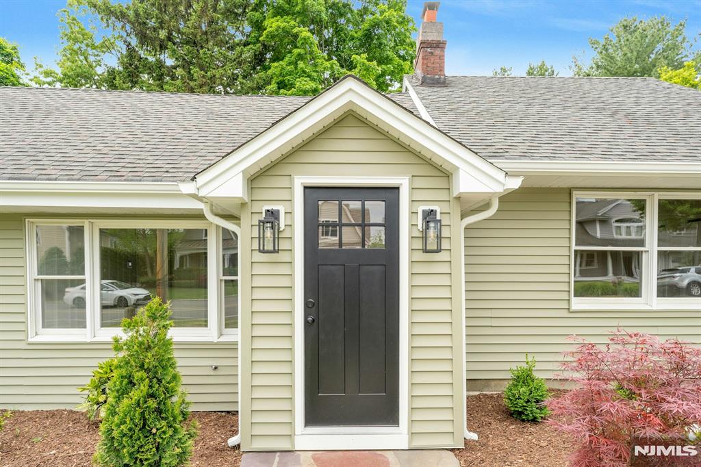 38 Lakeview Avenue
