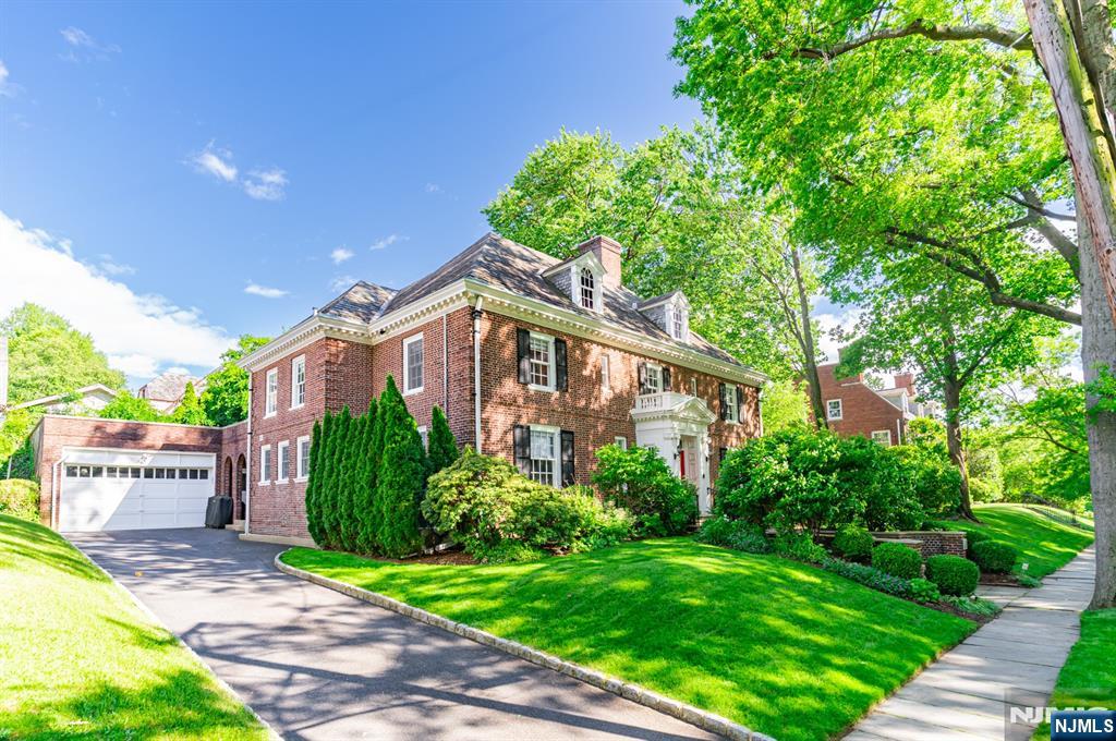 Property for Sale at 655661 Lake Street, Newark, New Jersey - Bedrooms: 6 
Bathrooms: 5 
Rooms: 21  - $1,400,000