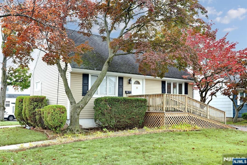 Photo of 152 Helm Avenue, Wood Ridge, NJ 07075 (MLS # 25036996)