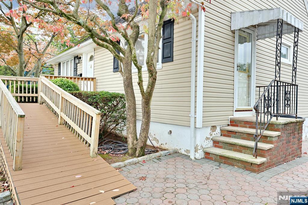 152 Helm Avenue