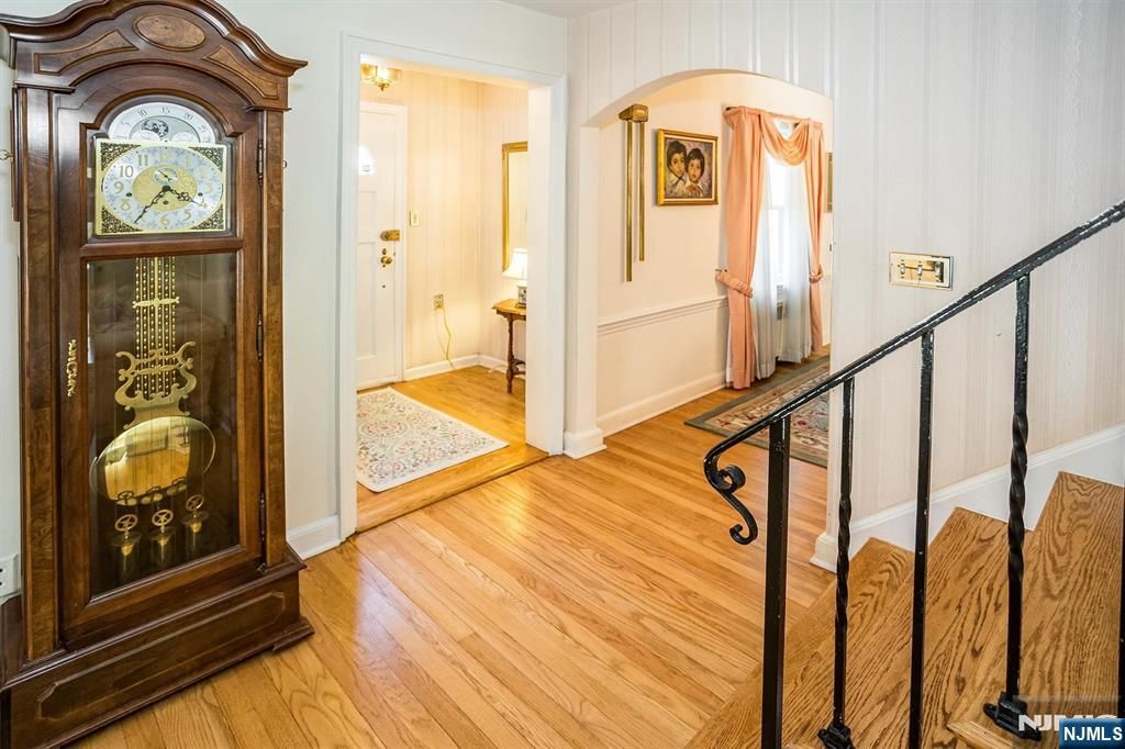 Photo of 26 Crestview Hill Road, Livingston, NJ 07039 (MLS # 26019360)