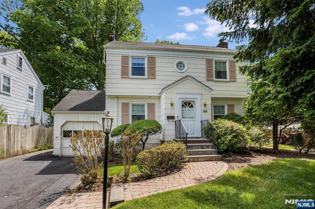 Photo of 26 Crestview Hill Road, Livingston, NJ 07039 (MLS # 26019360)