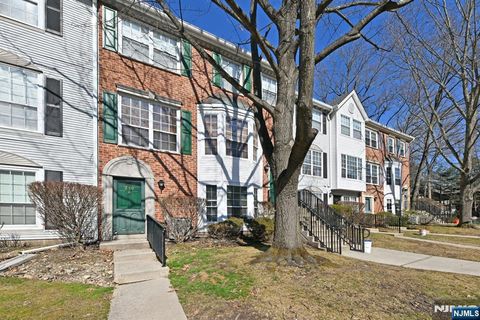 Photo of 250 Larch Ln, Mahwah, NJ 07430 (MLS # 26006587)