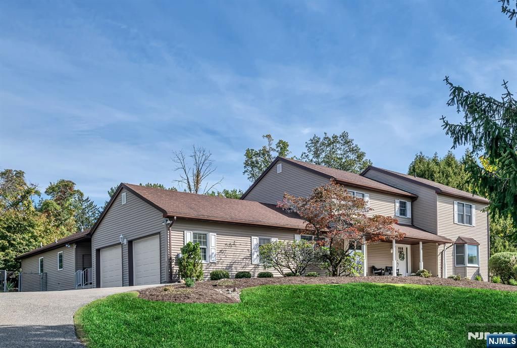 Photo of 15 Cobbler Lane, Mahwah, NJ 07430 (MLS # 26003413)