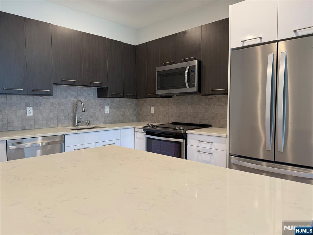 2150 N Central Road 409