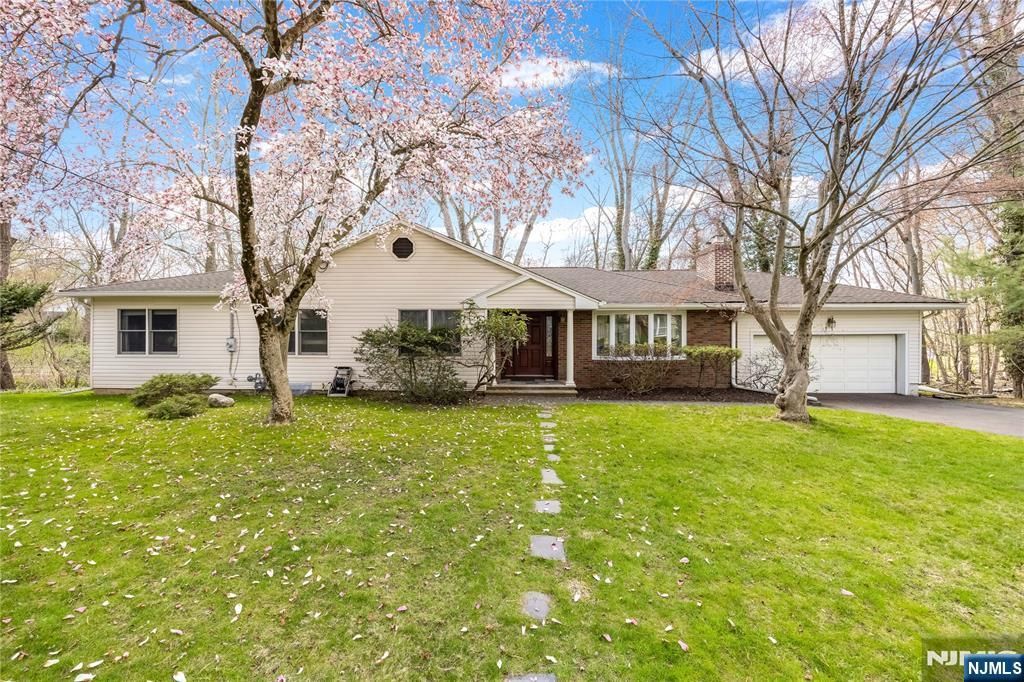 Photo of 11 Sunset Road, Demarest, NJ 07627 (MLS # 26010679)