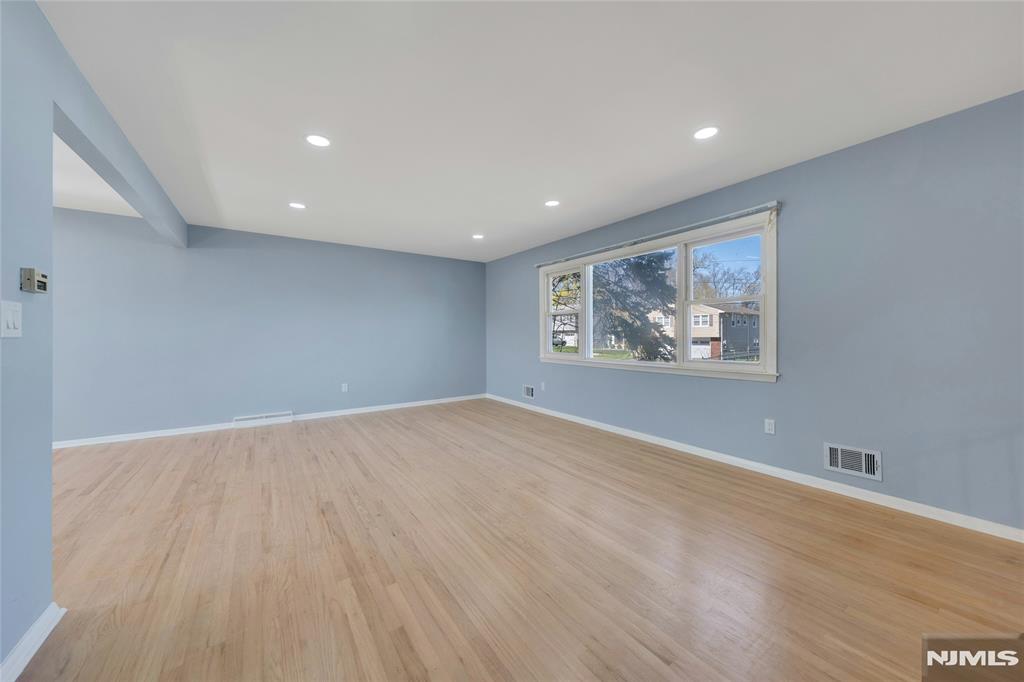 162 Grove Avenue