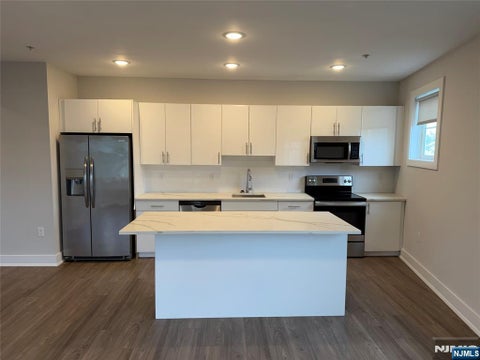 Photo of 1685 Bergen Blvd #614, Fort Lee, NJ 07024 (MLS # 26024757)