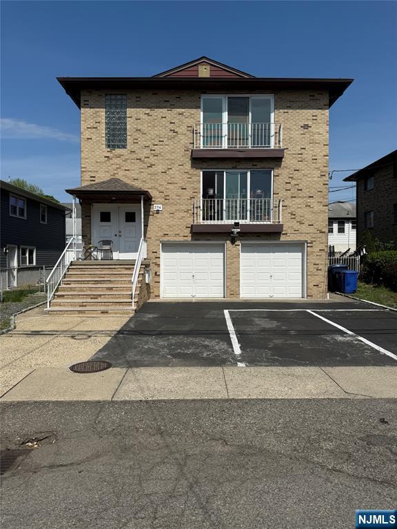 394 Taylor Ave 2, Hackensack, New Jersey - 3 Bedrooms  
2 Bathrooms  
8 Rooms - 