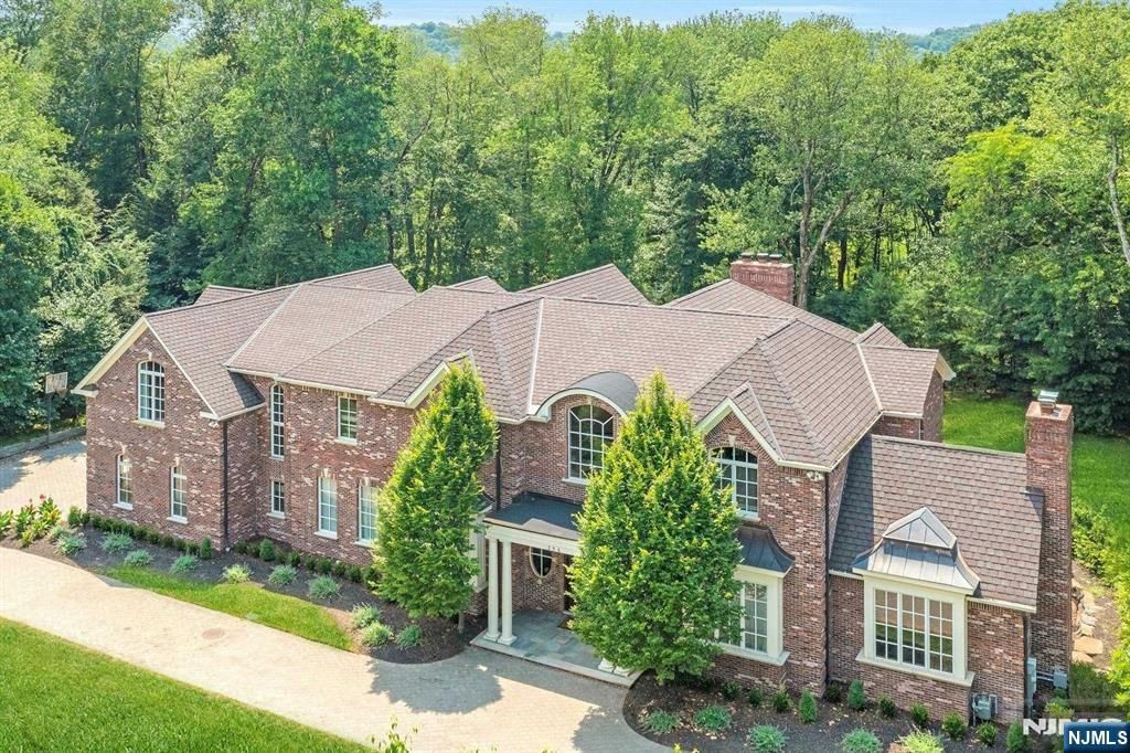 Photo of 356 Indian Trail Drive, Franklin Lakes, NJ 07417 (MLS # 25020969)