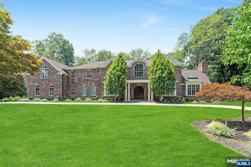 Photo of 356 Indian Trail Drive, Franklin Lakes, NJ 07417 (MLS # 25020969)