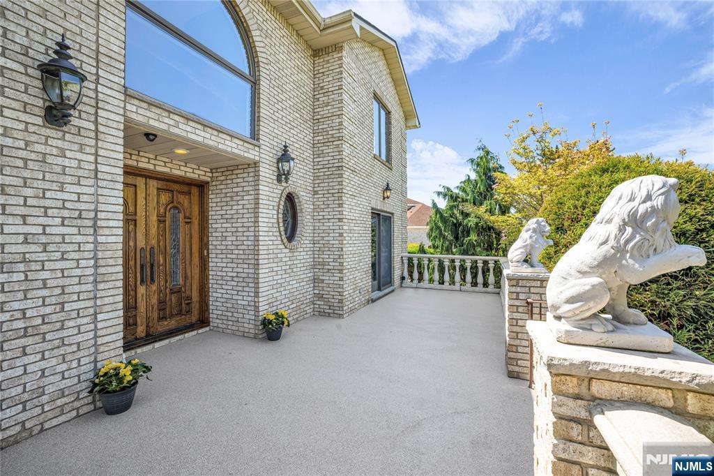 70 Forest Hills
