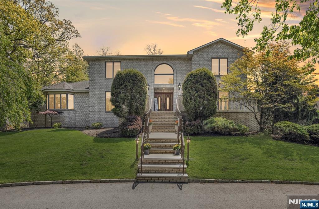 70 Forest Hills