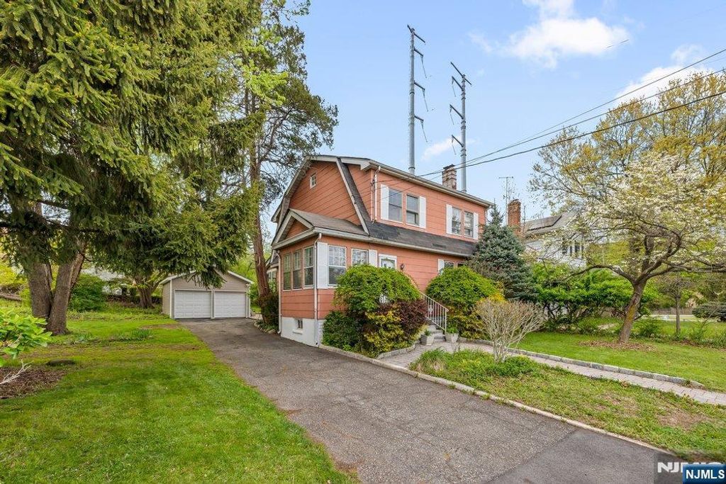 Photo of 863 Pleasant Valley Way, West Orange, NJ 07052 (MLS # 26014493)