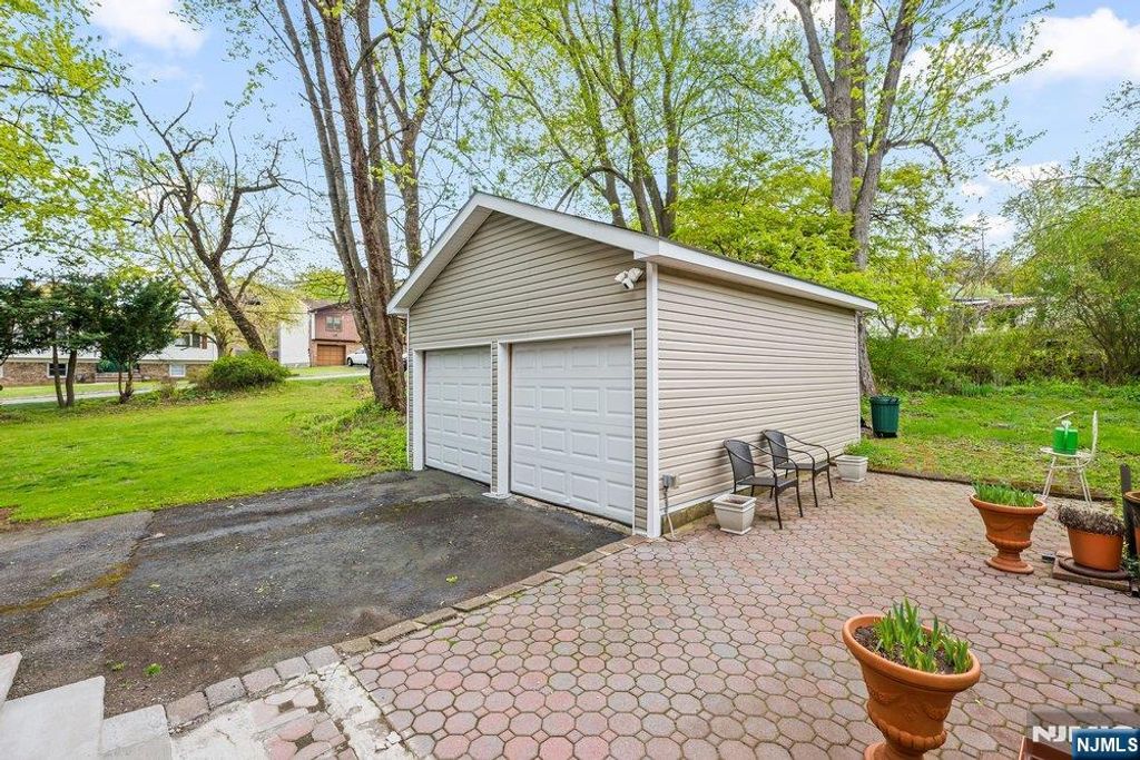 Photo of 863 Pleasant Valley Way, West Orange, NJ 07052 (MLS # 26014493)