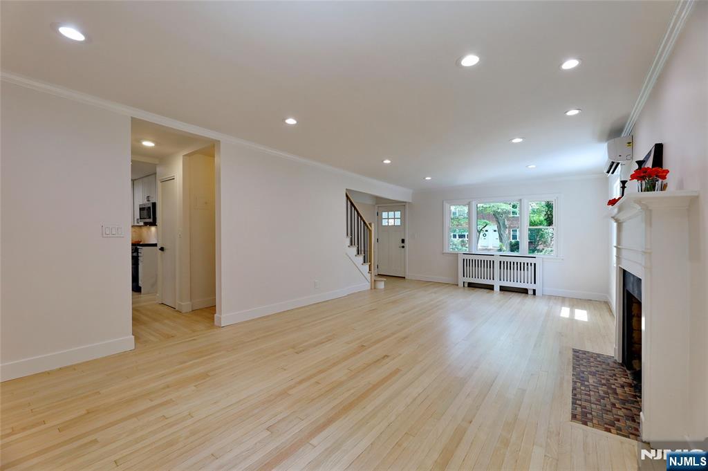 151 E Palisade Avenue A14