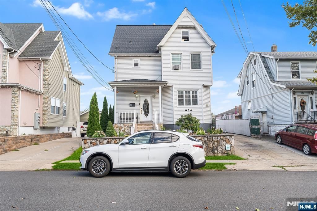 Photo of 656 Devon Street, Kearny, NJ 07032 (MLS # 26013373)