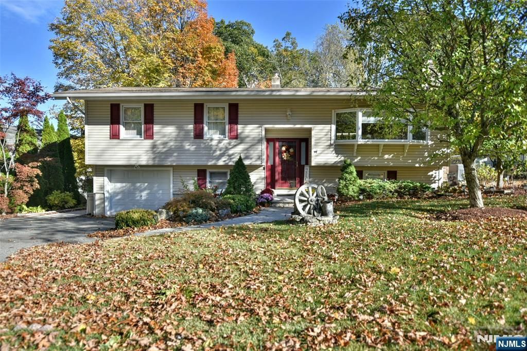 Photo of 24 Lozier Court, West Milford, NJ 07480 (MLS # 25036810)