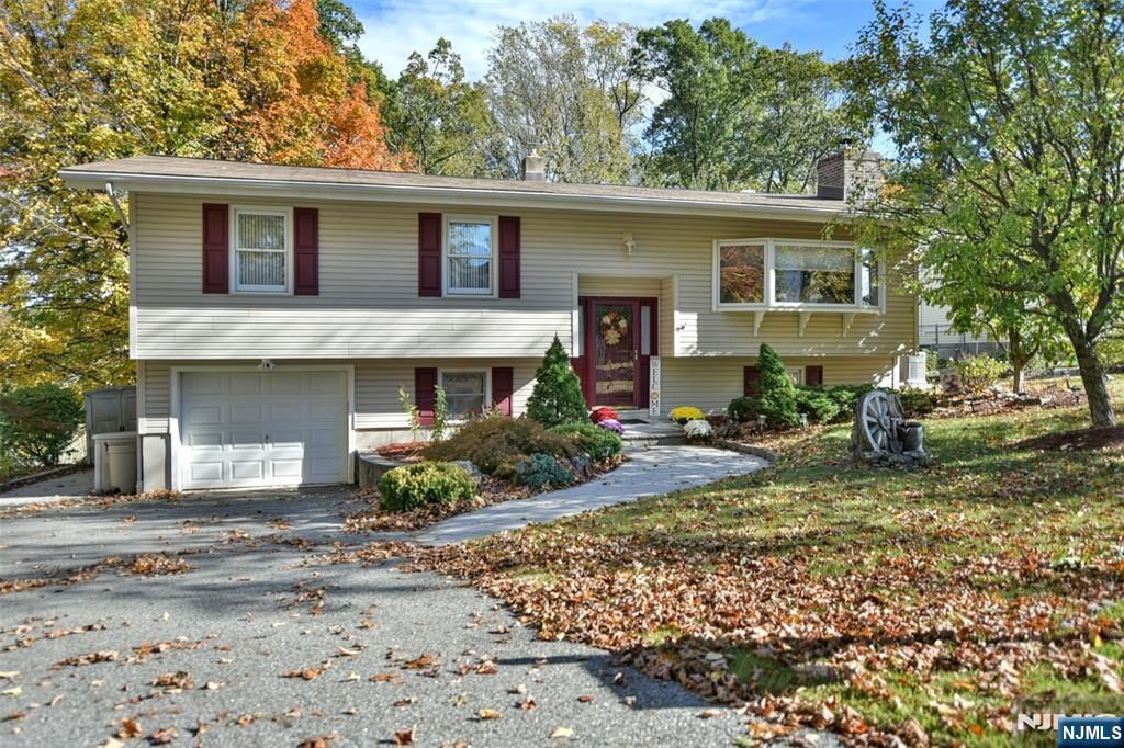 Photo of 24 Lozier Court, West Milford, NJ 07480 (MLS # 25036810)